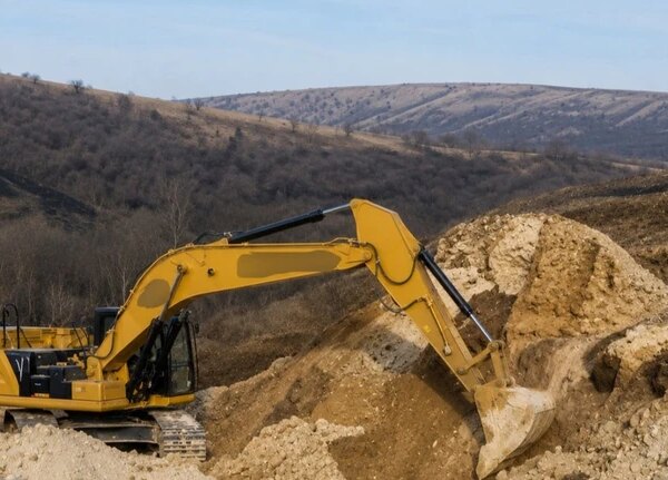 На Вінниччині виявили велике нелегальне видобування пісковику