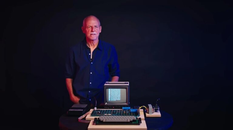 Sotheby's виставляє на торги комп'ютер Apple-1 з початкового виробництва та комп'ютер NeXT Стіва Джобса. 30