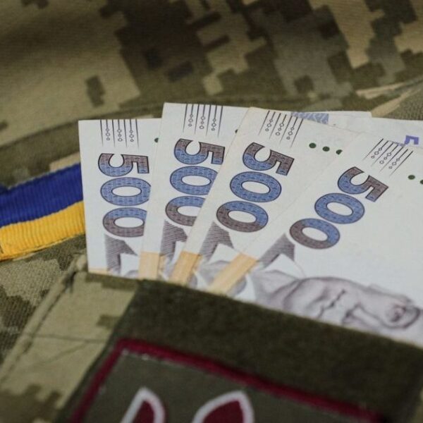 Додаткова виплата у 10 000 гривень для військовослужбовців: хто претендуватиме на кошти, а кого не отримають.