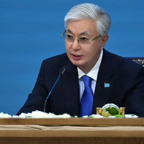 Казахстан пропонує заморозити війну в Україні: шлях до переговорів