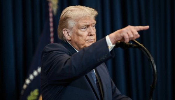 Трамп запевнив, що покарає Іран за напад хуситів на танкери в Червоному морі.