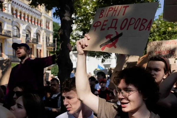 Зеленський вперше висловився про звільнення Федорова. Чи залишиться він у команді? 4 Мітинги на підтримку Михайла Федорова у Києві, 16 липня 2016
