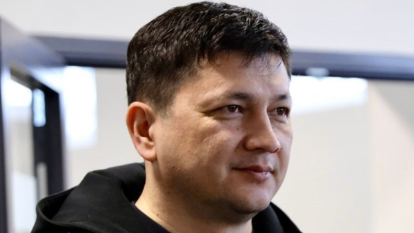 На запитання щодо критики призначення на посаду міністра у справах ветеранів, Кім відповів: “Це було непросте рішення для мене, але я зважився на ризик.”