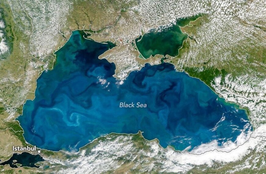 Ексклюзивні новини України 44 Чорне море набуло бірюзового відтінку: НАСА продемонструвало незвичайне…