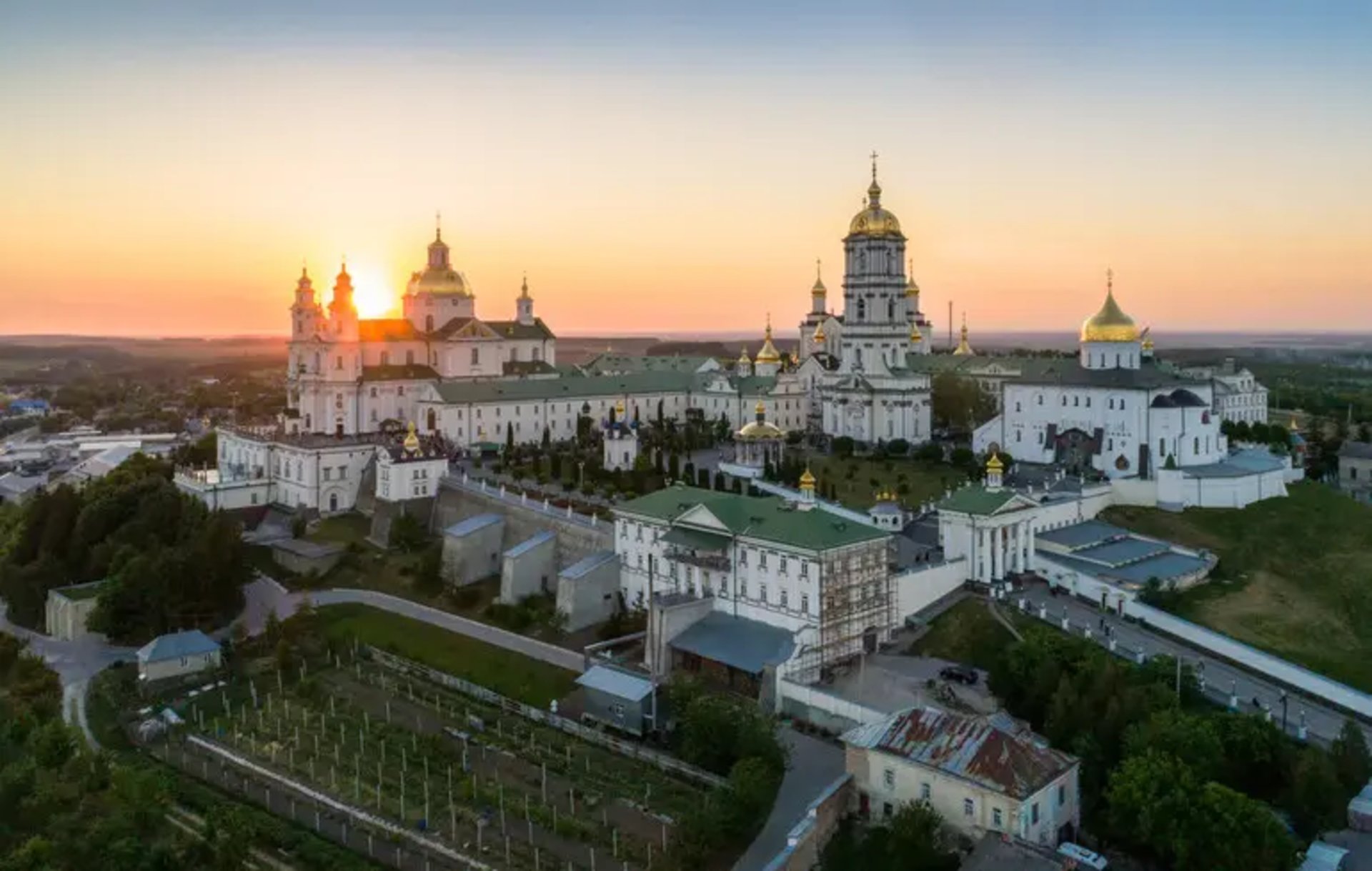 Почаївська Лавра: Чи справді вона пов'язана з РПЦ? Експерти дали відповідь 2