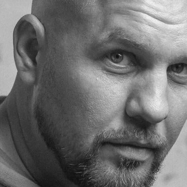 Актор Євген Бушмакін, що загинув на війні, помер через три місяці після мобілізації: його дружина виступила із заявою.