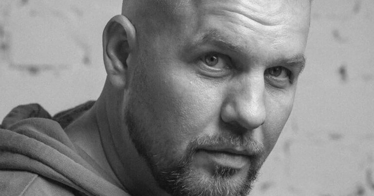 Актор Євген Бушмакін, що загинув на війні, помер через три місяці після мобілізації: його дружина виступила із заявою. 5 Актор Євген Бушмакін, що загинув на війні, помер через три місяці після мобілізації: його дружина виступила із заявою. 3