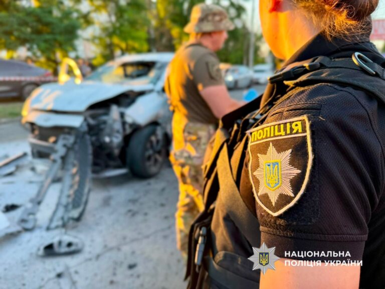 Одеський вибух: авто перетворилося на палаючий шрот на очах у свідків 10 Одеський вибух: авто перетворилося на палаючий шрот на очах у свідків 10