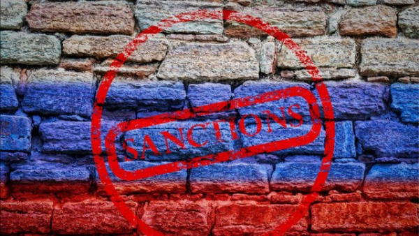 Європейський Союз наклав санкції на 33 російські банки, виключивши їх із системи SWIFT.