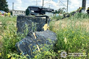 Страшна аварія на Рівненщині: маршрутка врізалася в потяг, є жертви. 20
