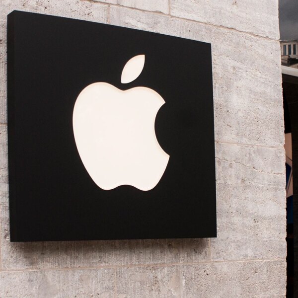 Apple вражає: ринкова капіталізація сягнула $5 трильйонів!