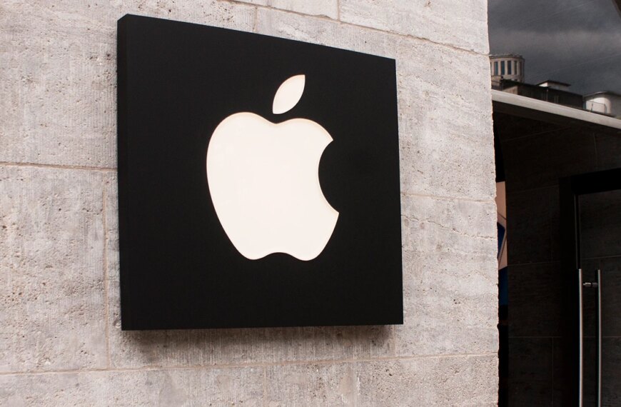 Apple вражає: ринкова капіталізація сягнула $5 трильйонів!