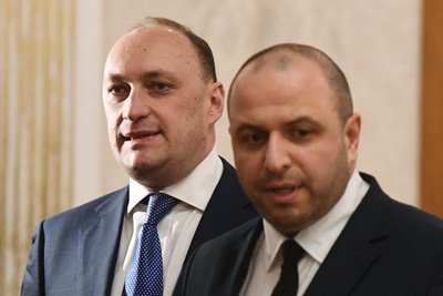 Бізнесмен Денис Кірєєв (ліворуч) у складі української делегації бере участь у спробі мирних переговорів з російською делегацією в Гомельській області, Білорусь, 28 лютого 2022 року