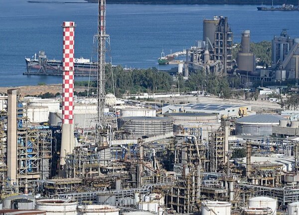 Королівство Саудівська Аравія перехопило ракети, які були спрямовані на нафтопереробний завод у місті Янбу.