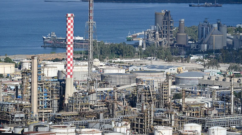 Королівство Саудівська Аравія перехопило ракети, які були спрямовані на нафтопереробний завод у місті Янбу. 2
