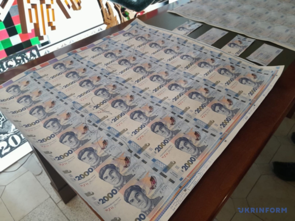 Національний банк випускає в обіг нову купюру номіналом дві тисячі гривень 13