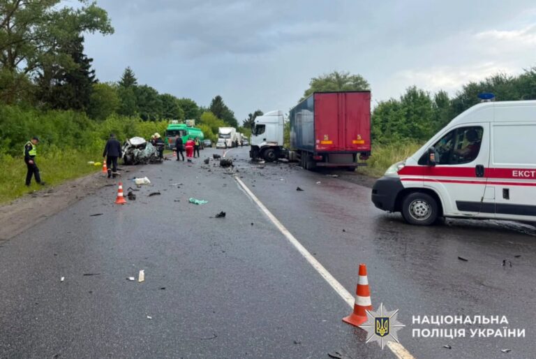 Смертельна ДТП на Хмельниччині: водійка не впоралася з керуванням 5