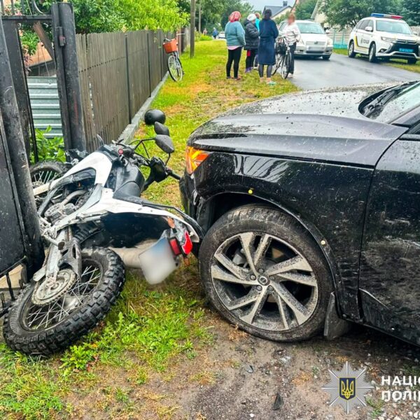 На Рівненщині в ДТП травмовано юного байкера: подробиці пригоди