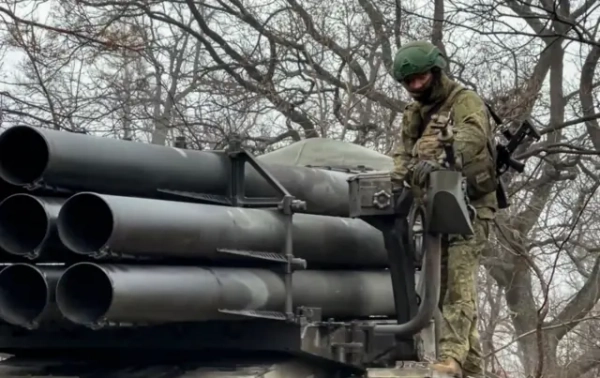 Стирання міфів про Путіна. Причини розбіжностей між лінією фронту та звітами Генштабу РФ 9 Російська артилерійська установка