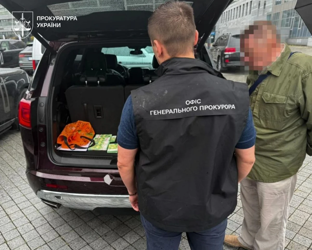 Радницю Торгово-промислової палати та її сина звинувачують у вимаганні 100 тисяч євро у виробника безпілотників 7