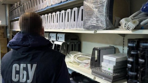 Керівників київської компанії підозрюють у забрудненні ґрунту небезпечними медичними відходами 6
