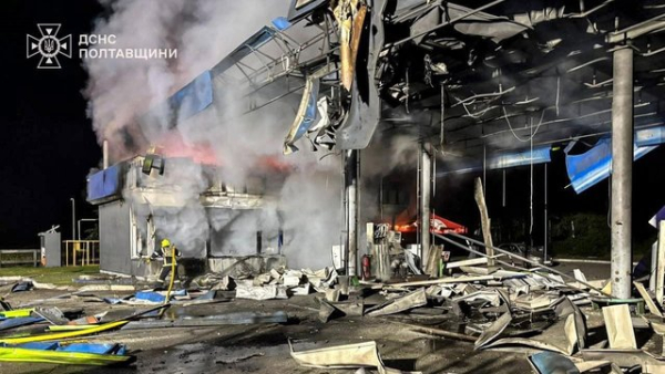 За словами депутата облради, Російська Федерація знищила всі автозаправні станції на шляху від Харкова до Полтави.