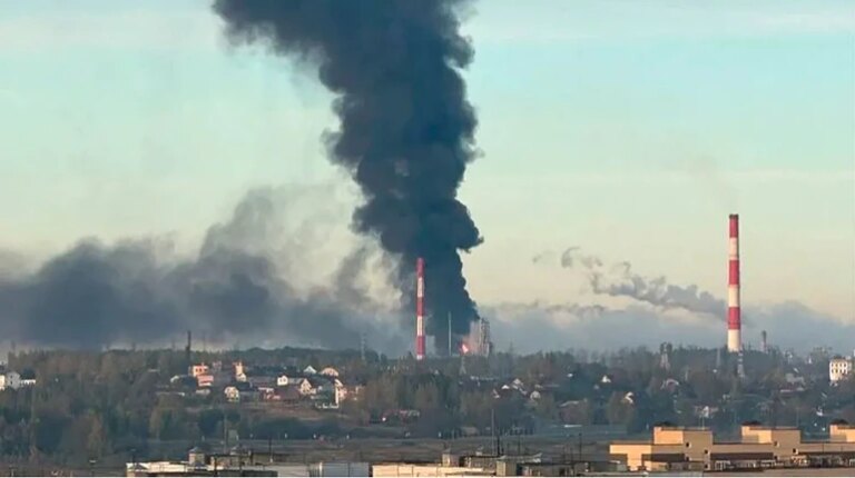 Російські нафтопереробні заводи досі відчувають наслідки українських атак, минув рік, повідомляє FT. 2 Російські нафтопереробні заводи досі відчувають наслідки українських атак, минув рік, повідомляє FT. 2