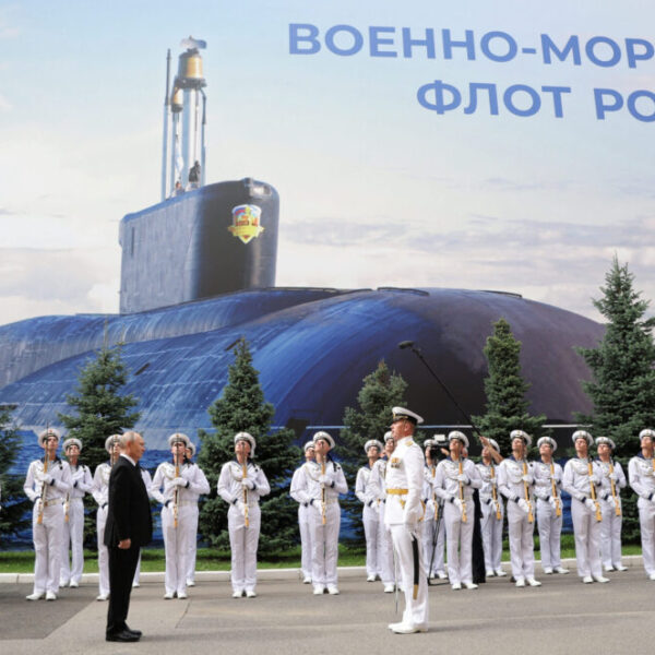 Жалюгідний парад Путіна: як дрони ЗСУ викривають неспроможність РФ на морі