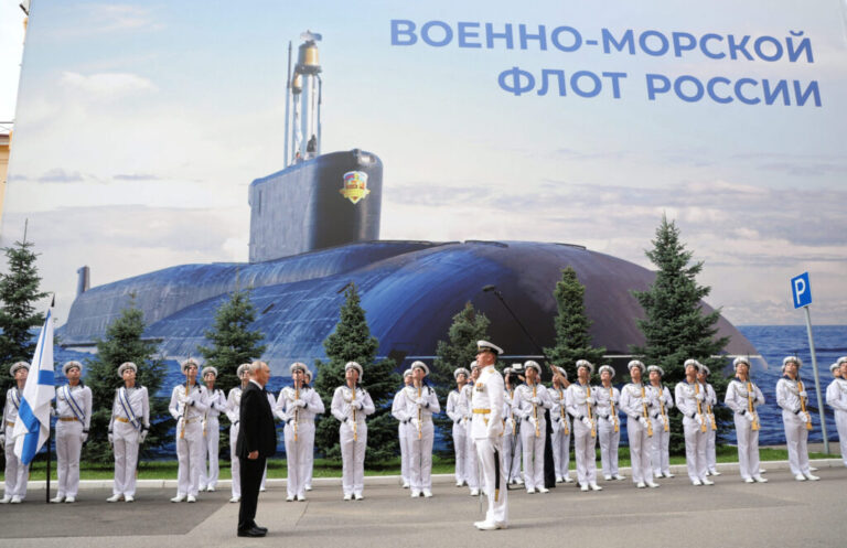 Жалюгідний парад Путіна: як дрони ЗСУ викривають неспроможність РФ на морі 23