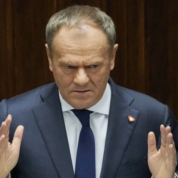Напади на українців у Польщі: Туск вимагає від Навроцького негайної реакції