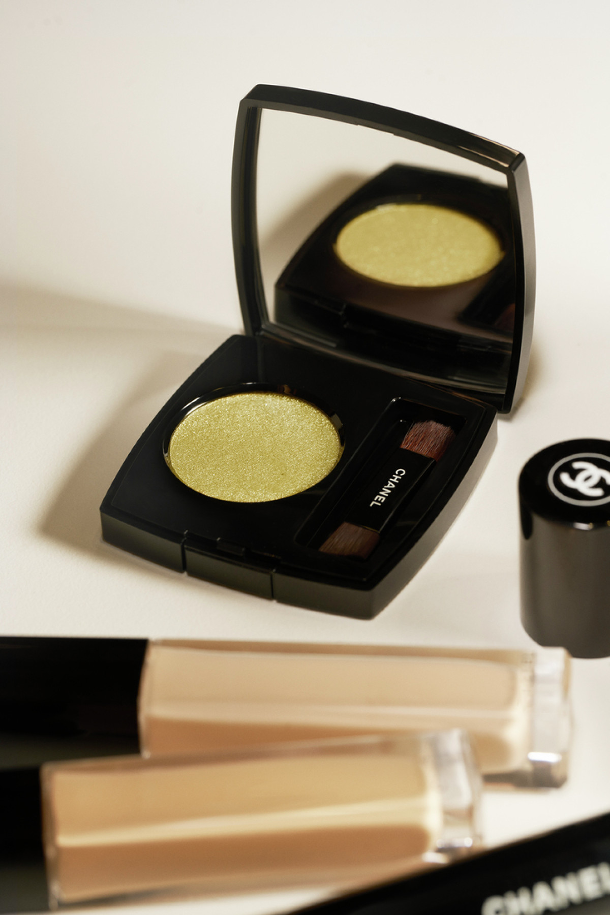 Краса за лаштунками Chanel Осінь/Зима 2026 Висока Мода: покроковий повтор макіяжу з подіуму 12 Краса за лаштунками Chanel Осінь/Зима 2026 Висока Мода: покроковий повтор макіяжу з подіуму3
