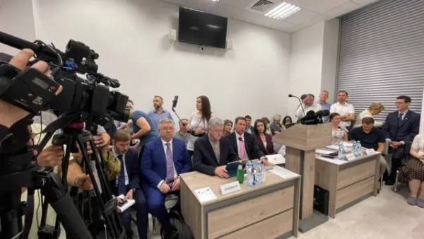 Верховний Суд залишив чинними санкції, введені Зеленським проти Порошенка. Подробиці 9 Суд