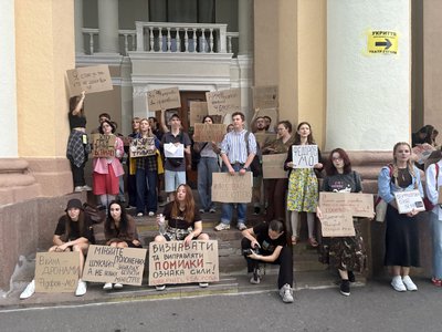 У Києві та регіонах девʼятий день тривають протести проти відставки Федорова з посади міністра оборони