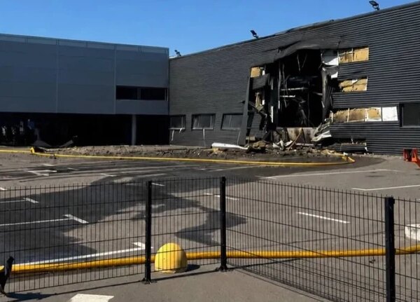 Ексклюзивні новини України 24 Porsche Centre в Борисполі зазнав удару: є руйнування, фото