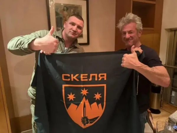 Насильство в "Скелі". ДБР підтвердило жорстоке поводження та повідомило про підозри 4 Американський актор Шон Пенн з командиром полку Юрієм Гаркавим