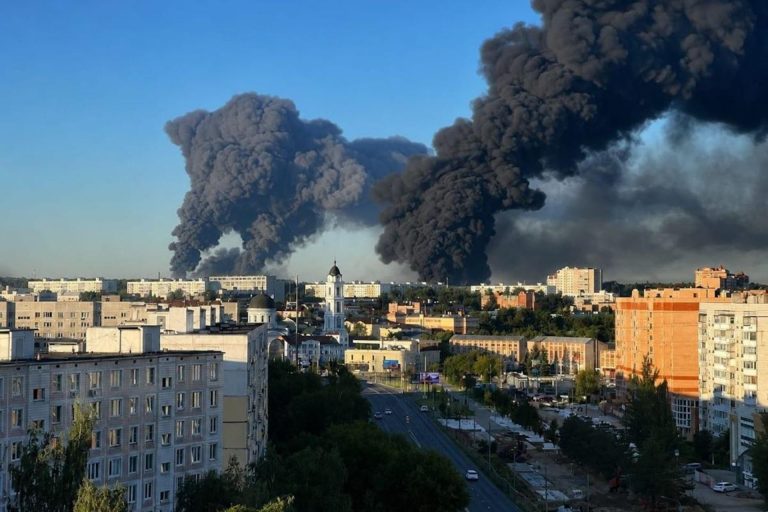 Нові методи атак дронами: Чому українські удари по НПЗ Росії тепер набагато ефективніші 20 Нові методи атак дронами: Чому українські удари по НПЗ Росії тепер набагато ефективніші 20