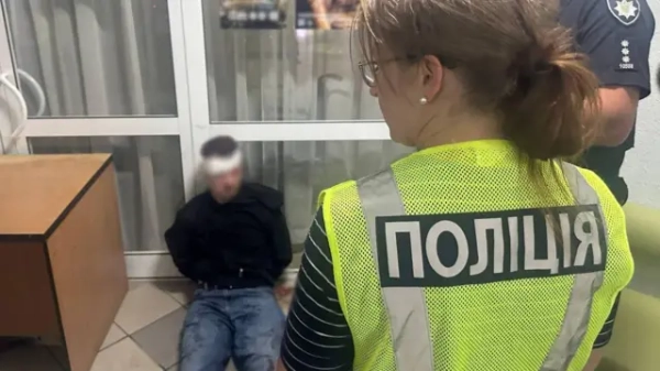 У Києві під час проходження ВЛК чоловік смертельно поранив лікарку. Деталі трагічного інциденту