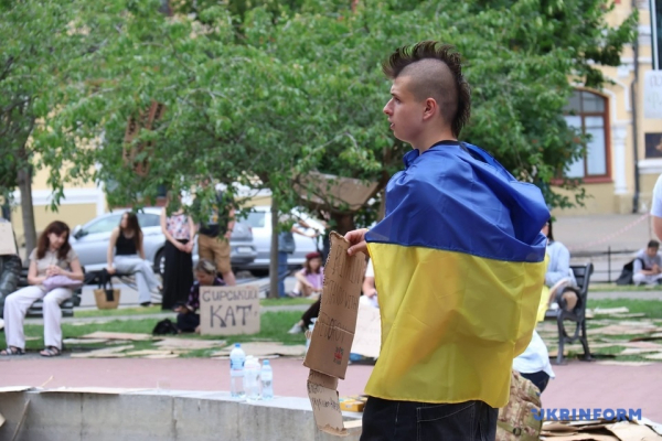 У Києві та інших містах уже четвертий день тривають мітинги через звільнення Федорова. 37