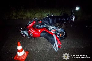 Жахлива аварія: двоє мотоциклістів без документів та захисту потрапили у ДТП на Рівненщині 6