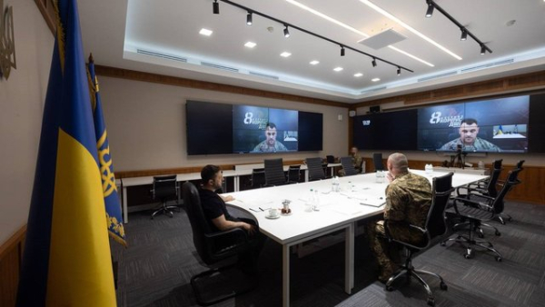Глава держави зібрався на зустріч із представниками армії: дискутували про забезпечення військ, наміри ворога та наступальні оборонні дії