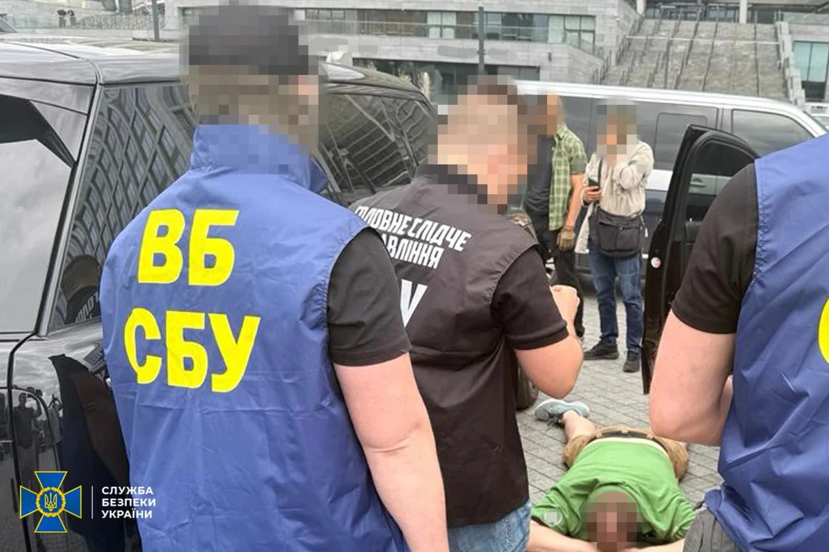 Радницю Торгово-промислової палати та її сина звинувачують у вимаганні 100 тисяч євро у виробника безпілотників 6