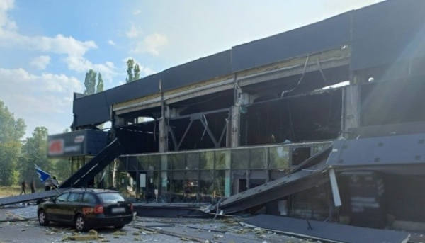 Чернігів: Російський дрон із камерою атакував супермаркет, повідомляє поліція