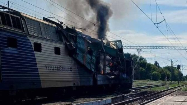 Російські війська завдали удару по потягу “Укрзалізниці” в Дніпропетровській області.