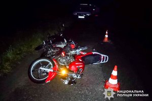 Жахлива аварія: двоє мотоциклістів без документів та захисту потрапили у ДТП на Рівненщині 8