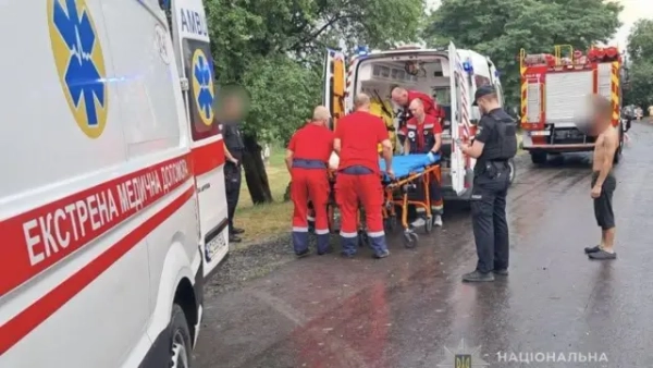 Ексклюзивні новини України 21 Блискавка на Волині вразила одночасно 8 людей, четверо з яких…