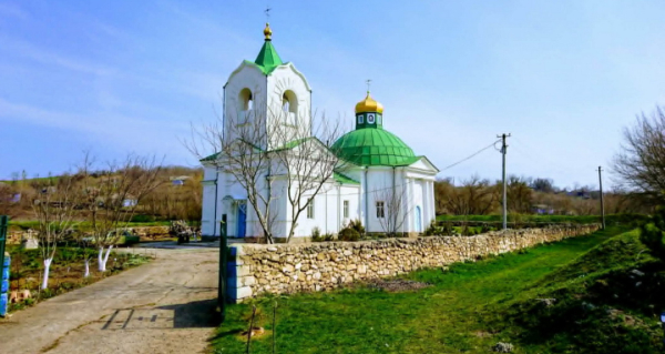Свято-Параскевинська церква в с.Топали на Одещині, в якій вінчалися В.Чехівський і Олена Сіцінська /Фото Wikipedia Свято-Параскевинська церква в с.Топали на Одещині, в якій вінчалися В.Чехівський і Олена Сіцінська /Фото Wikipedia