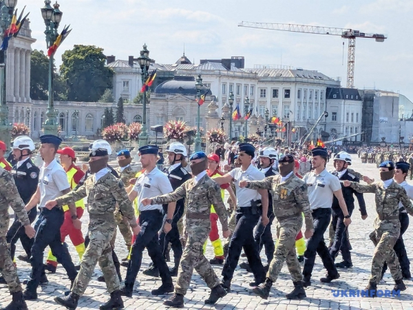 Українські захисники провели ходу на урочистостях у Брюсселі 16