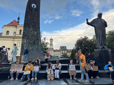 У Києві та регіонах девʼятий день тривають протести проти відставки Федорова з посади міністра оборони