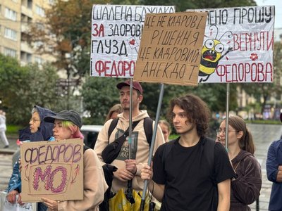 Україна вже 13-ту добу спостерігає протести з вимогою повернути Федорова до Міноборони.