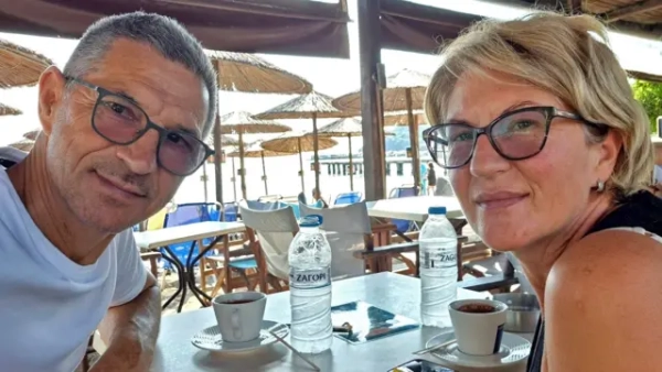 Дружина чоловіка, якого ледь не засмоктало у вікно літака Ryanair, поділилася спогадами про пережитий жах. 15